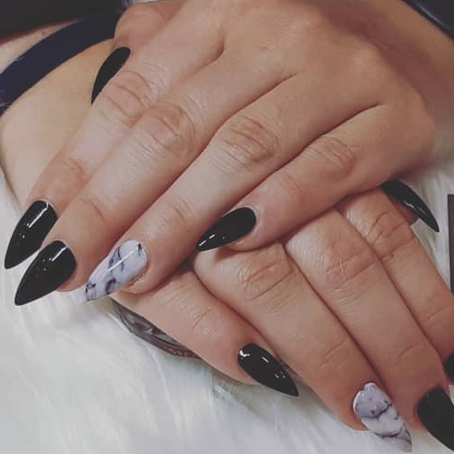 Logo Diamond Nails