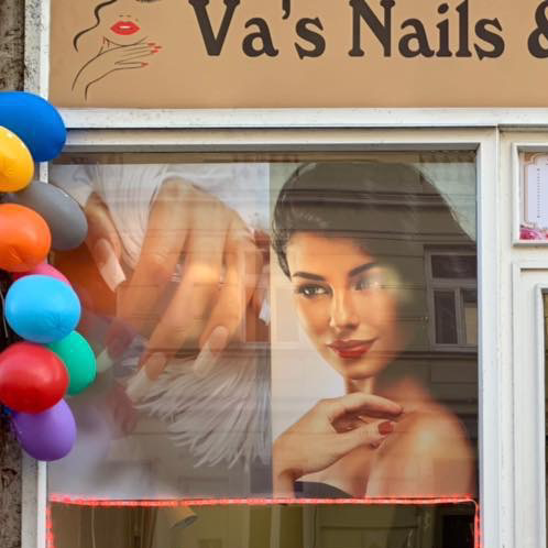 Logo Va's Nails & Lashes Inh. Xuan Dinh Nong