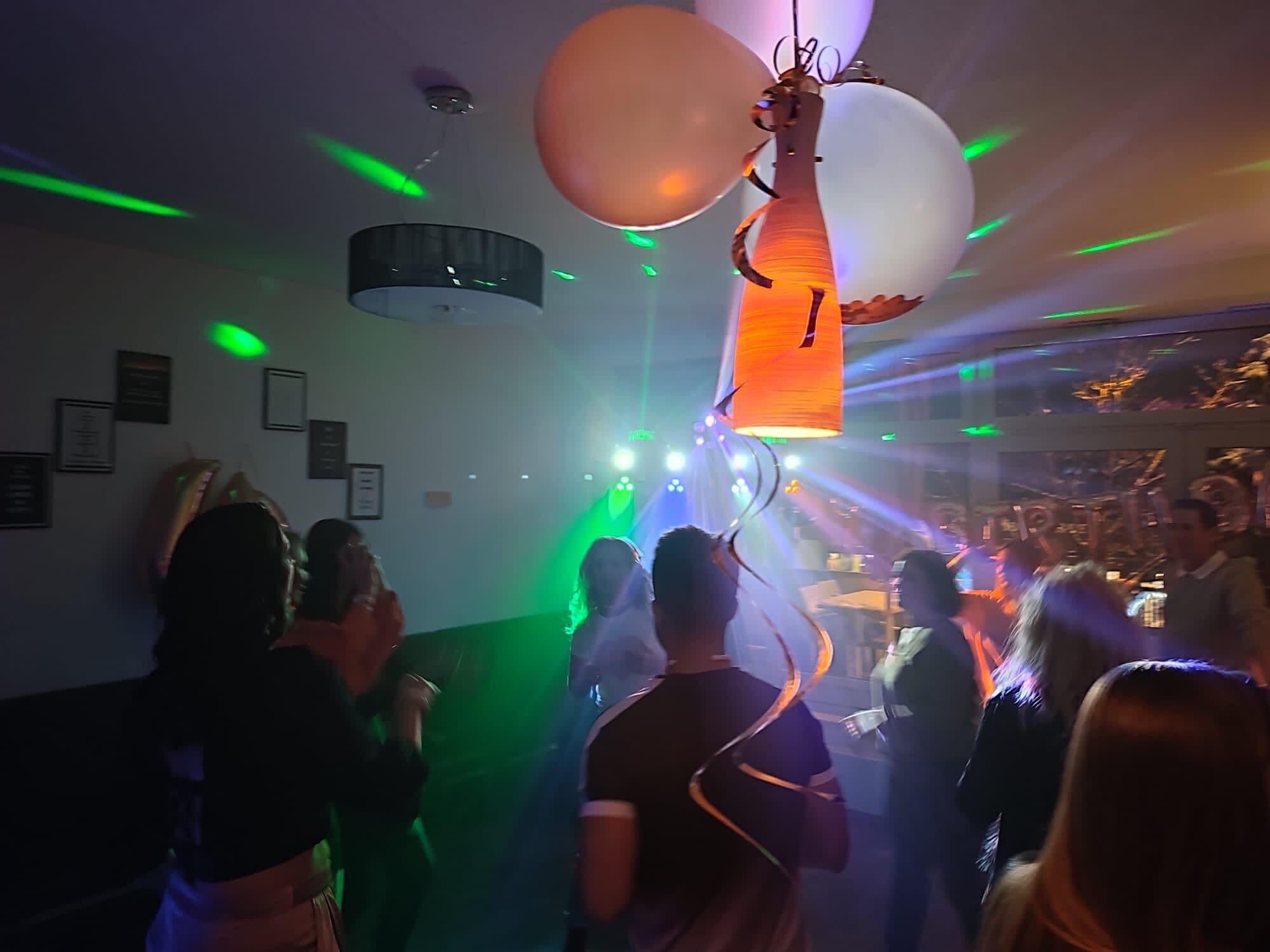 DJ Annòn für Hochzeiten, Firmenfeiern und Events