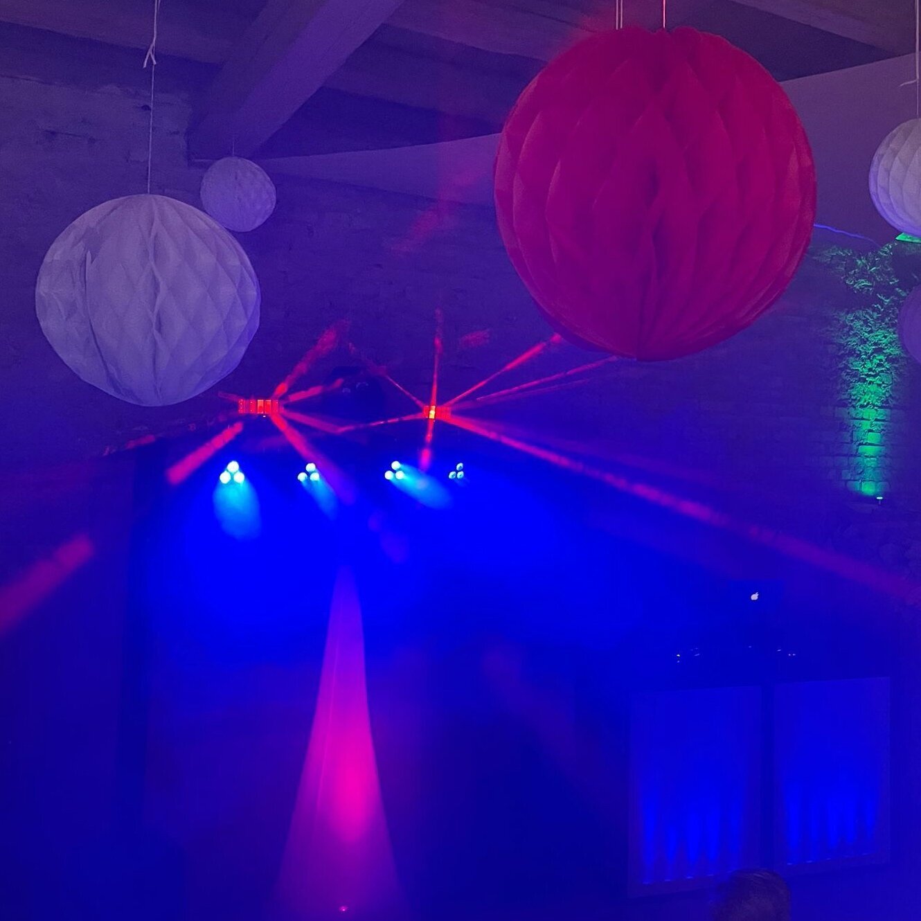 DJ Annòn für Hochzeiten, Firmenfeiern und Events