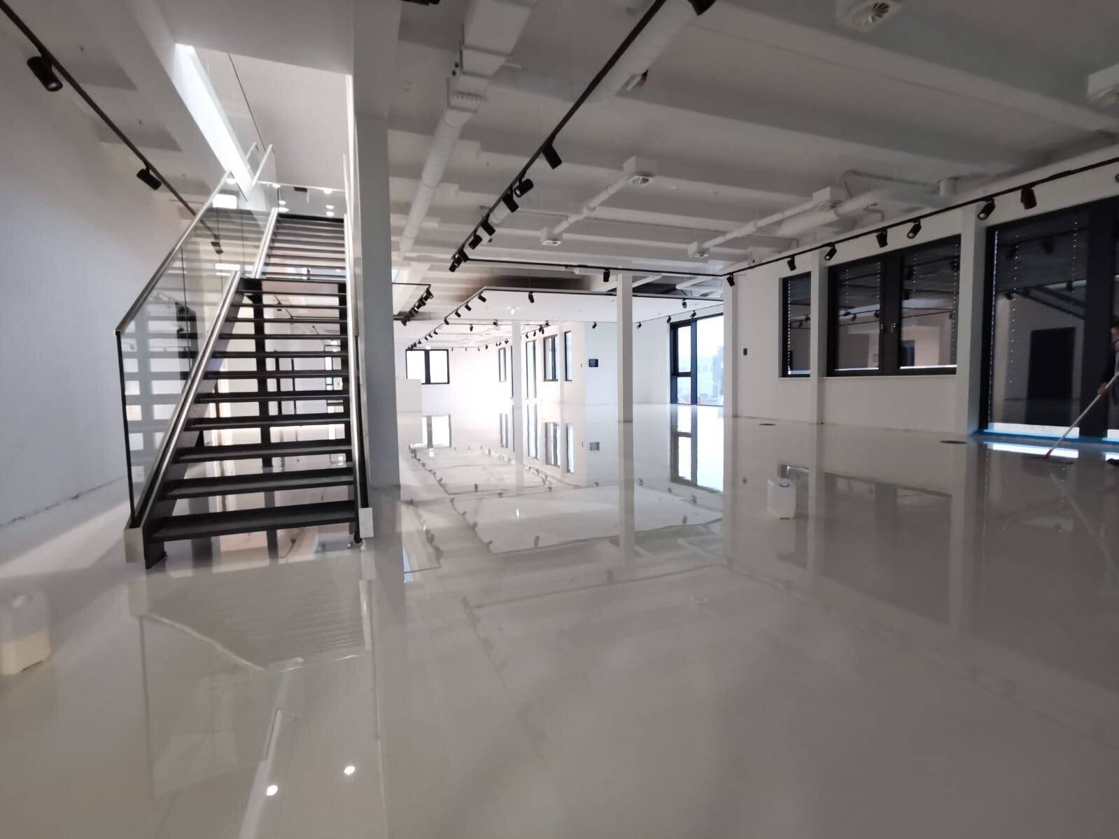 AVIO Bodenbeschichtung