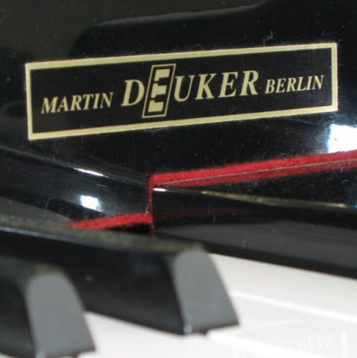 Deuker Pianos & Flügel