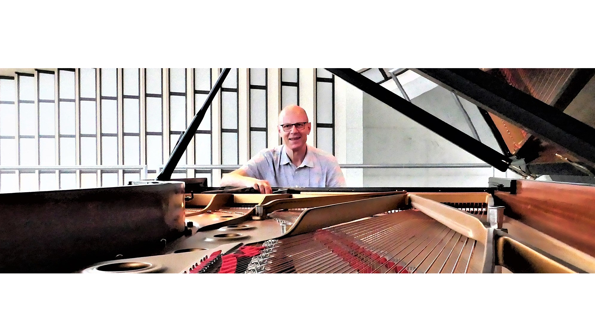 Deuker Pianos & Flügel