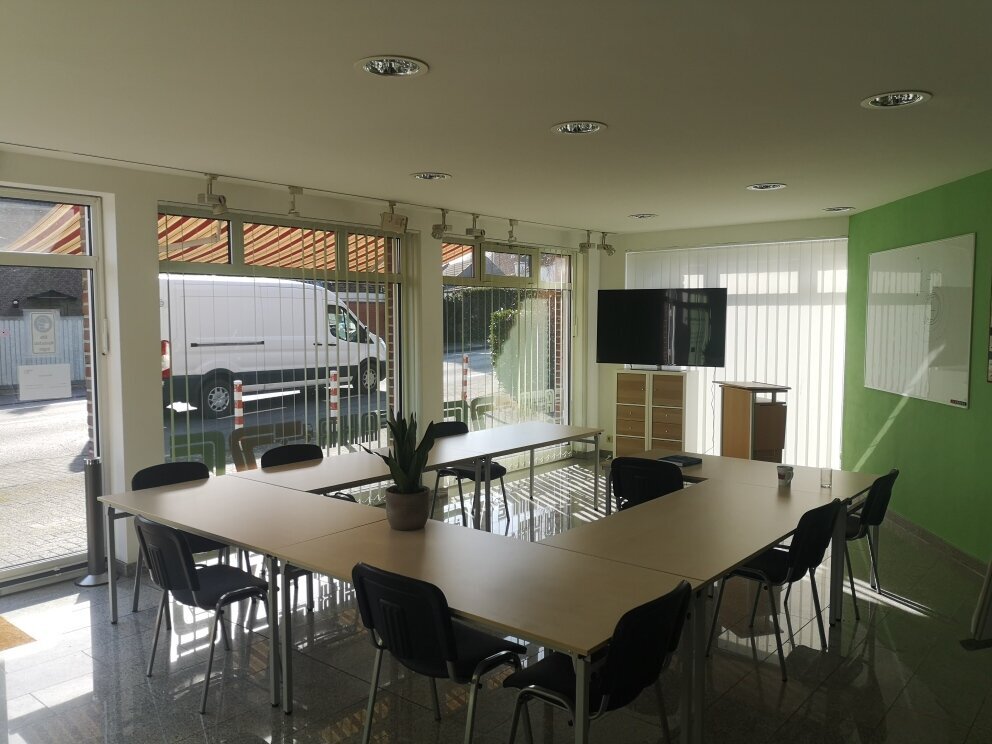 Fahrschule 76 in Dormagen-Nievenheim LKW,Motorrad Ausbildung, BKF Weiterbildung