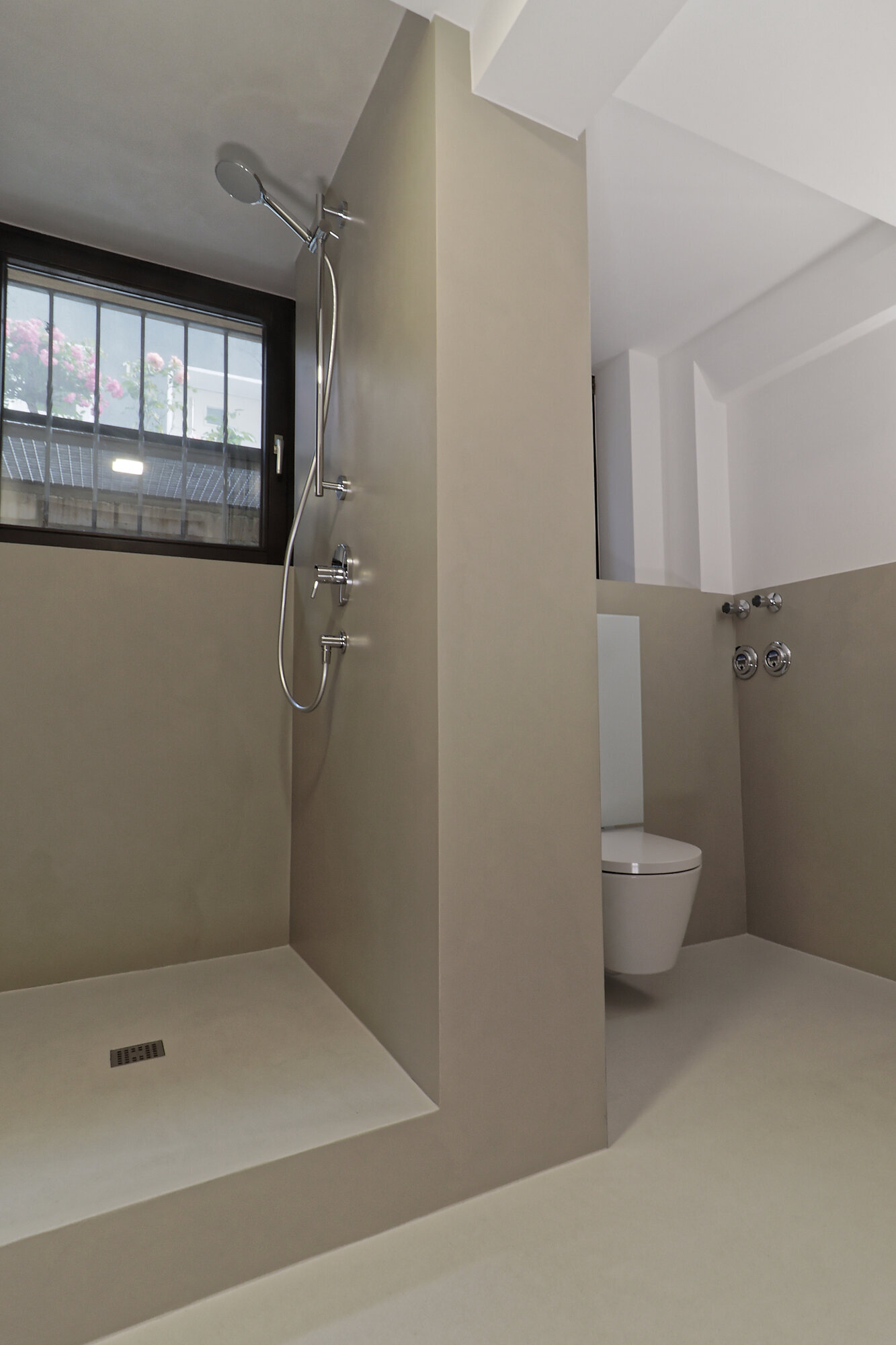 Fliesen und Fugenlos  Fugenloses Bad, Boden & Treppe - Design ohne Grenzen