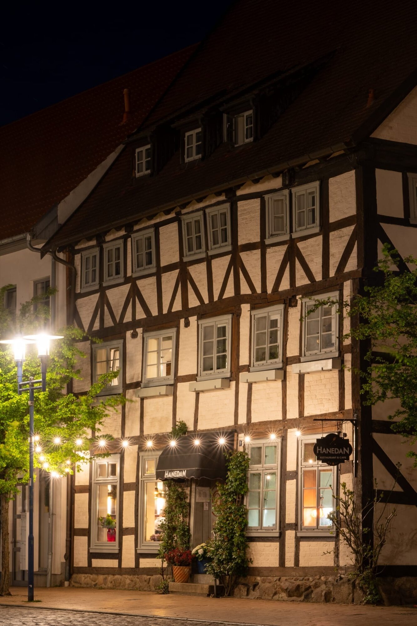 Hanedan Restaurant & Cafe