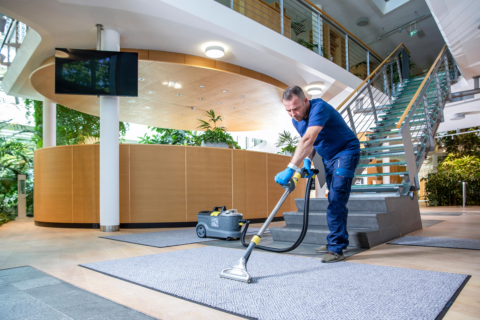 Piepenbrock Dienstleistungen GmbH & Co. KG | Gebäudereinigung | Facility Management  | Sicherheit