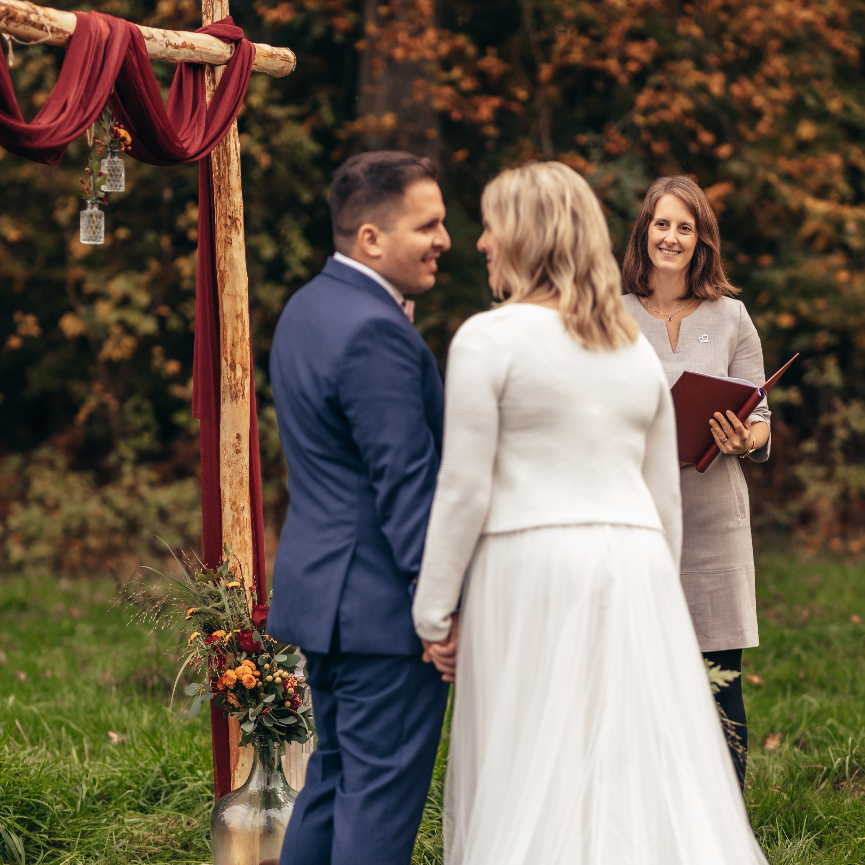 YOUR MOMENT Weddings